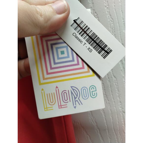 Lularoe NWT Size XS Classic Tee Coral Short Sleeves Navy Blue Trim High Low Top - Picture 5 of 6